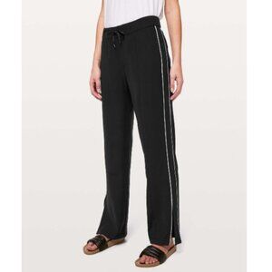 Lululemon On the Right Track Pant Black / Light Ivory Size 8